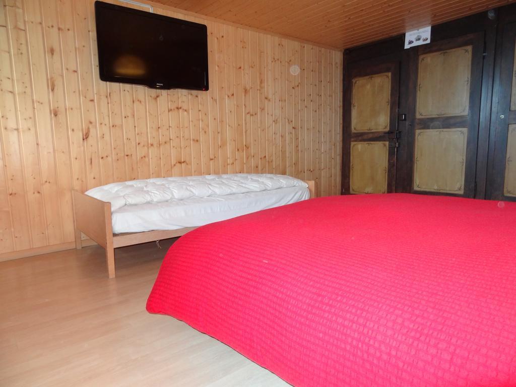 海尔维提亚住宿加早餐旅馆 Troistorrents 客房 照片